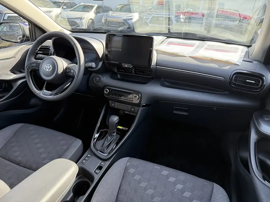 Toyota Yaris - Thumbnail 10