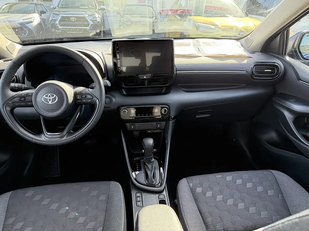 Toyota Yaris - Thumbnail 14