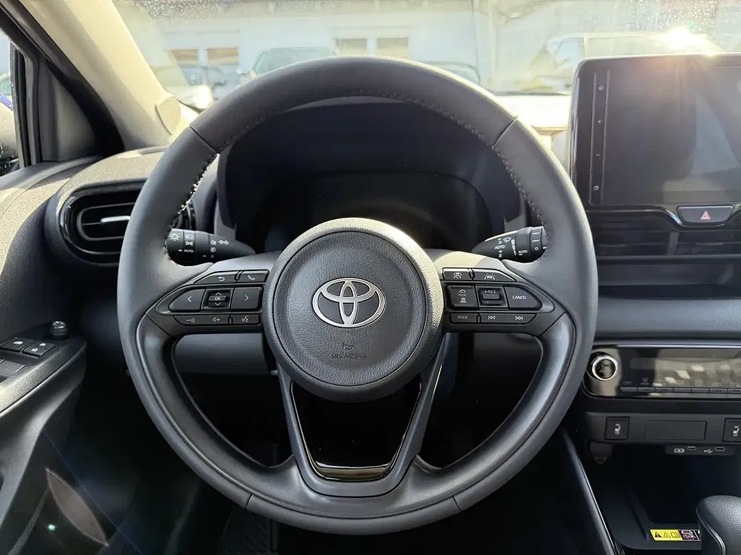 Toyota Yaris - Thumbnail 15
