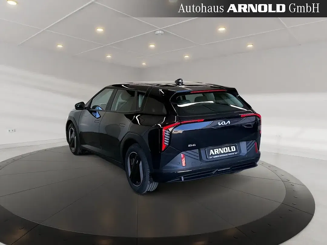 Kia EV4 - Thumbnail 3