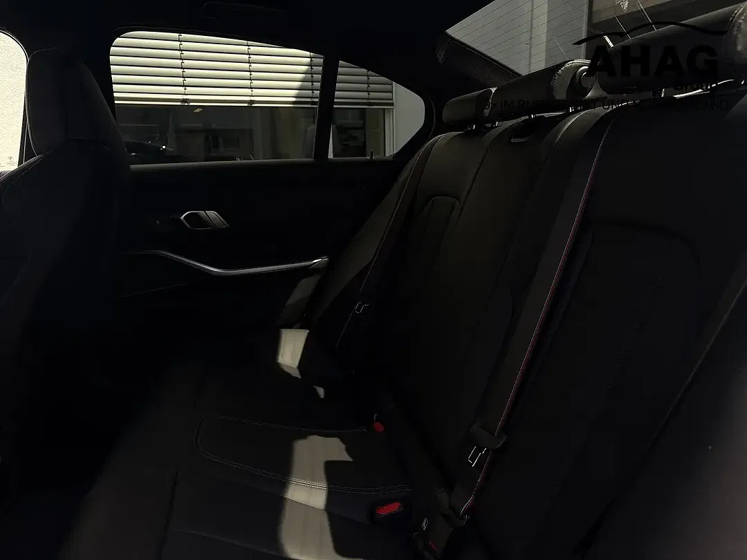 BMW M3 - Thumbnail 14