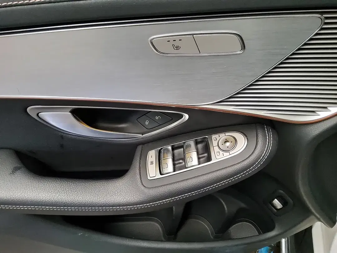 Mercedes-Benz EQC 400 - Thumbnail 10