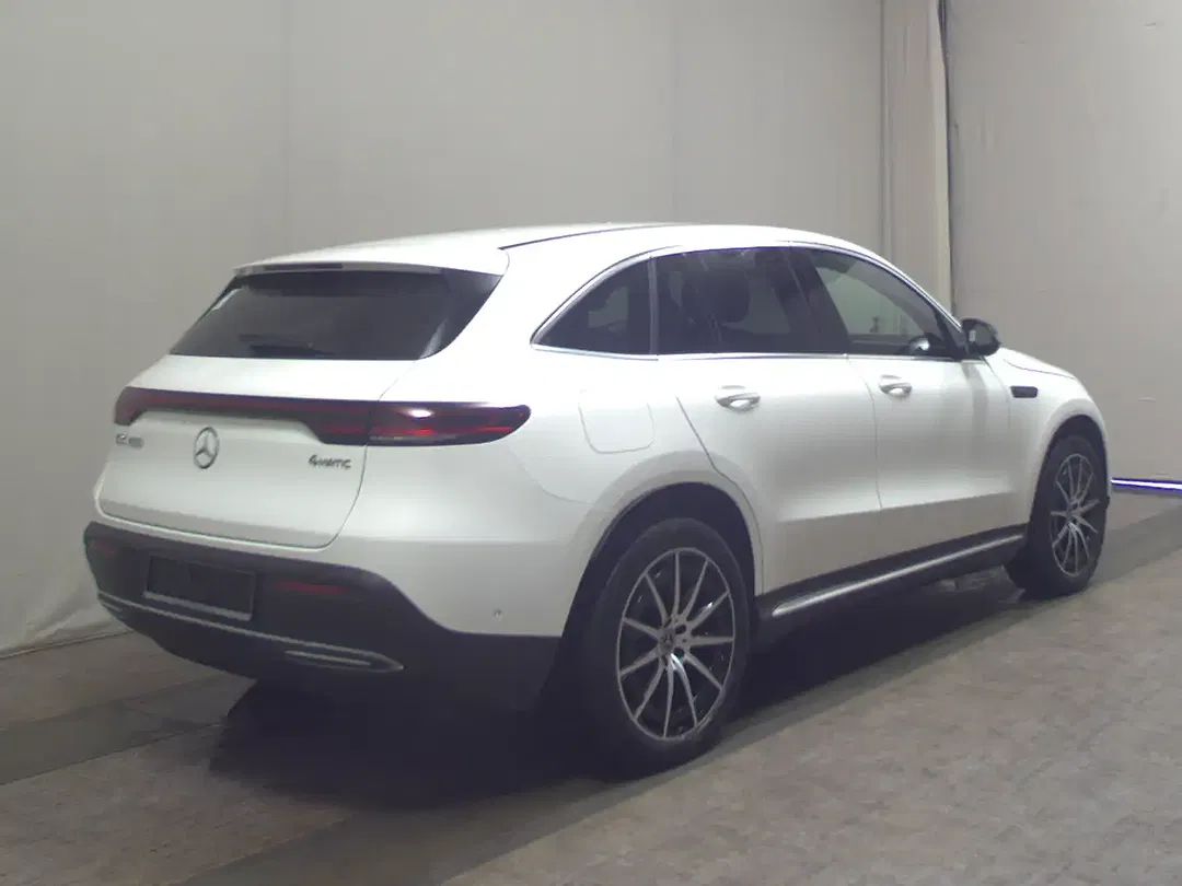 Mercedes-Benz EQC 400 - Thumbnail 4