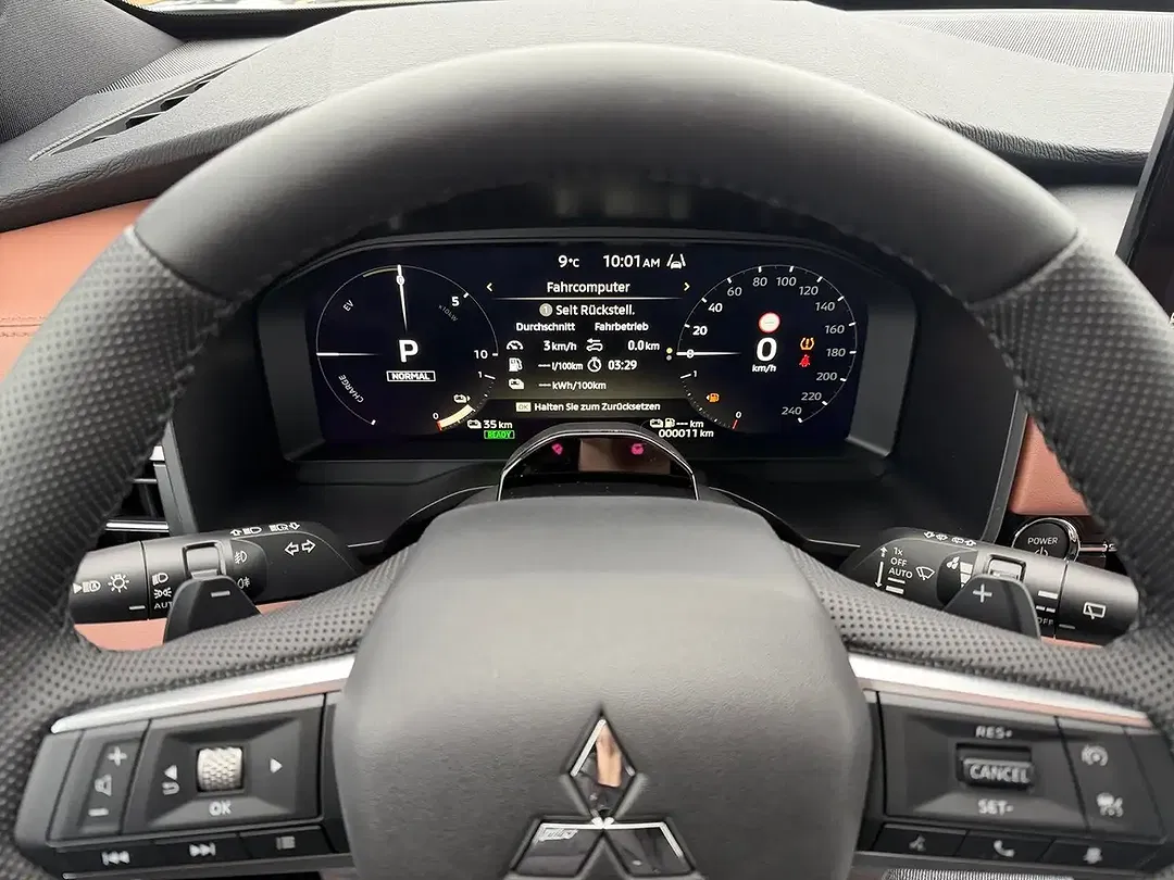Mitsubishi Outlander - Thumbnail 12