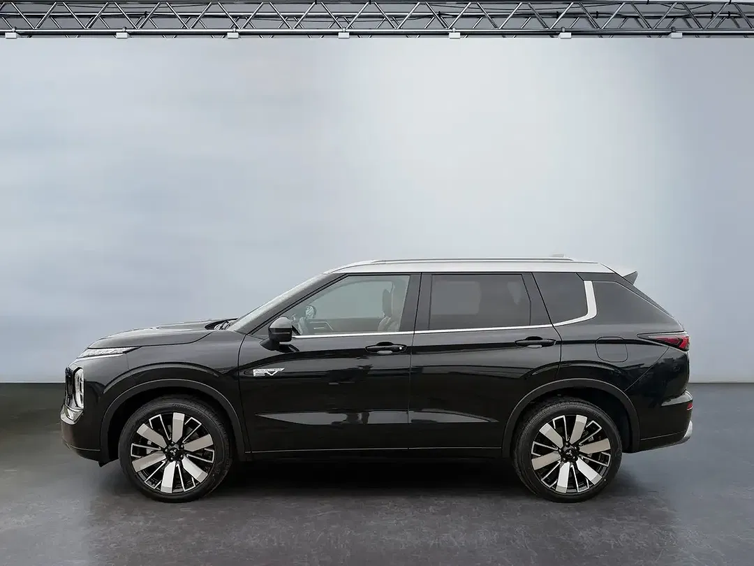 Mitsubishi Outlander - Thumbnail 3
