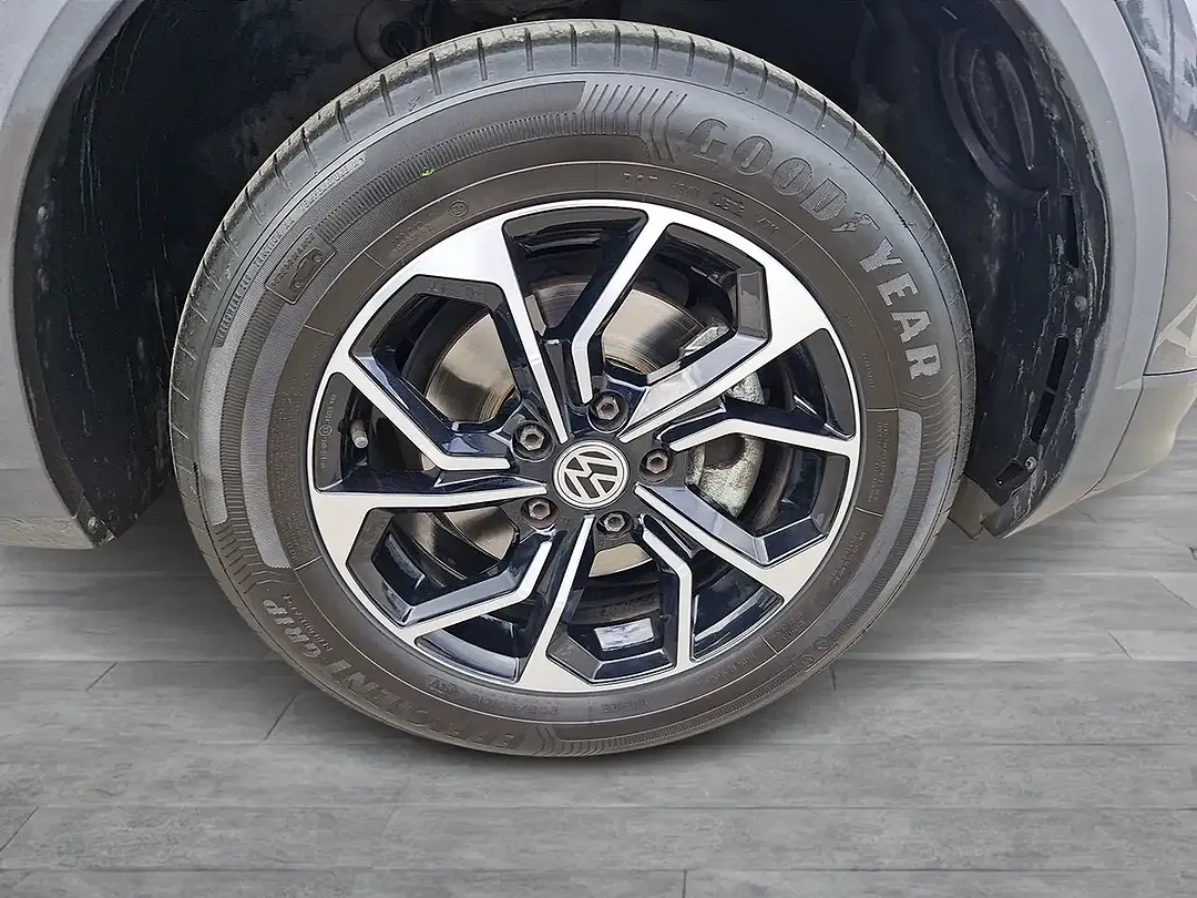 Volkswagen T-Roc - Thumbnail 7