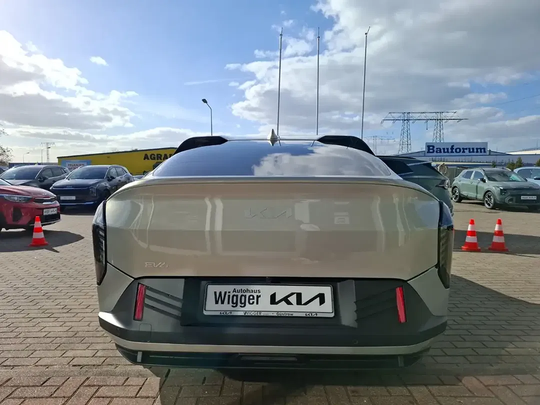Kia EV4 - Thumbnail 14