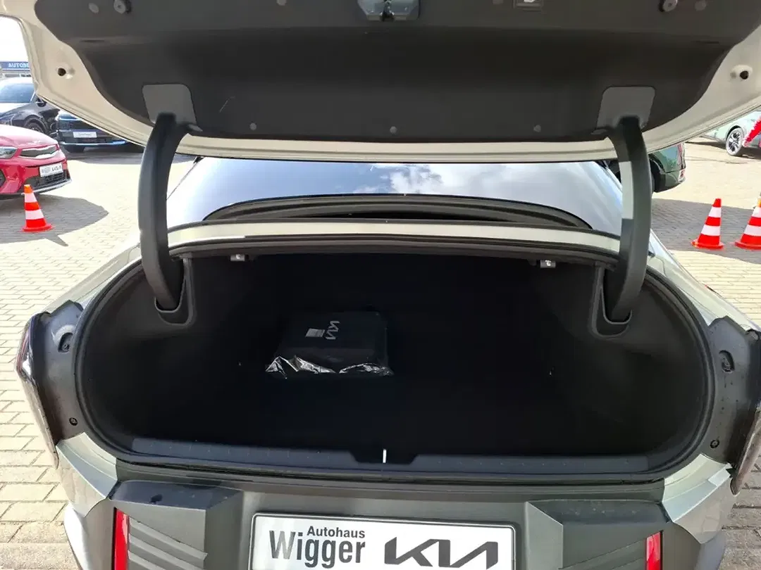 Kia EV4 - Thumbnail 15