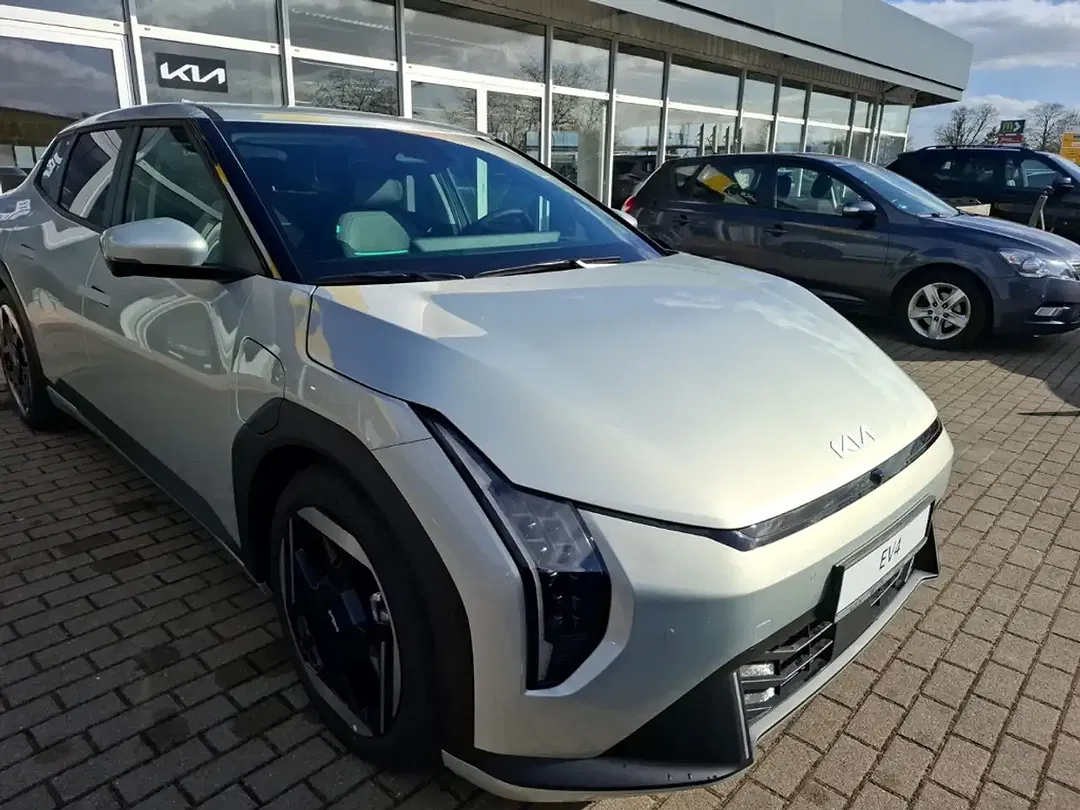 Kia EV4 - Thumbnail 6