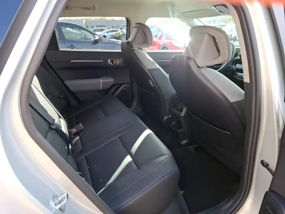 Kia EV4 - Thumbnail 8