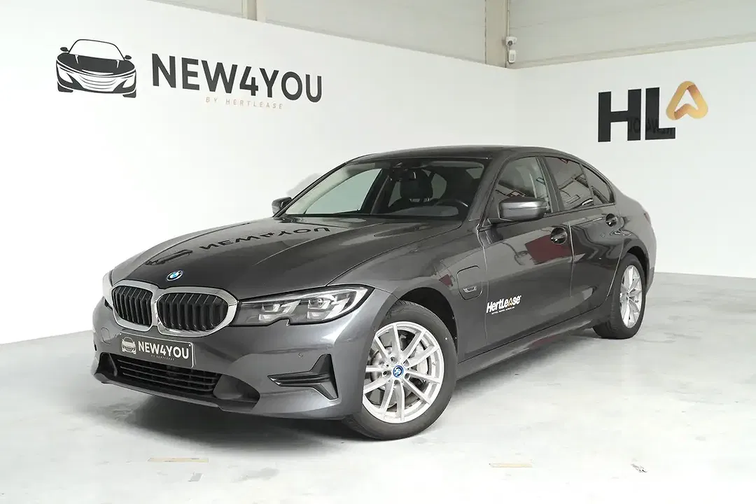 BMW 330 - Thumbnail 1