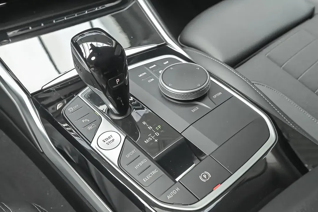 BMW 330 - Thumbnail 11