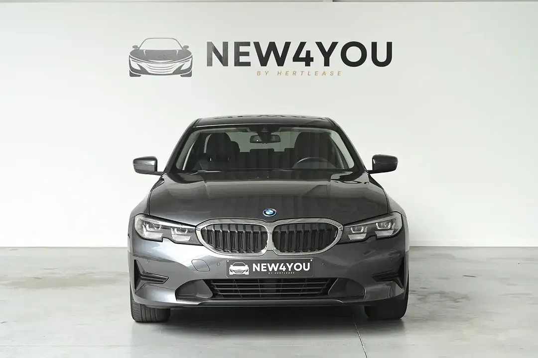 BMW 330 - Thumbnail 2