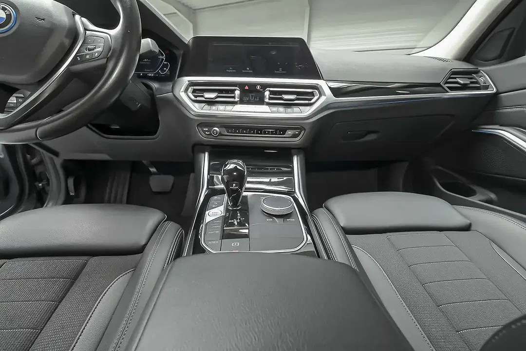 BMW 330 - Thumbnail 8