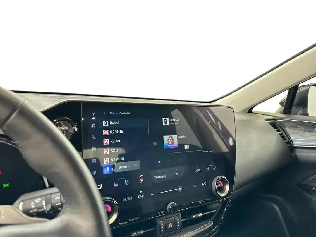 Lexus NX 450h+ - Thumbnail 11