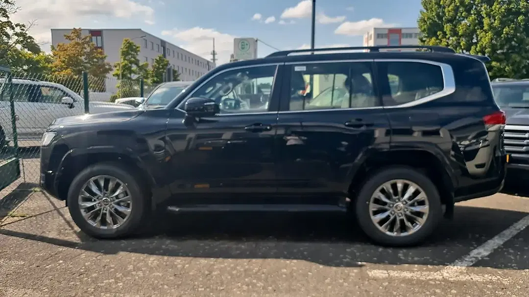 Toyota Land Cruiser - Thumbnail 4