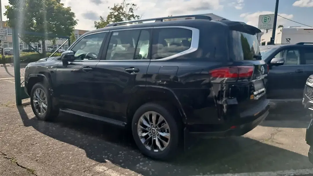 Toyota Land Cruiser - Thumbnail 5