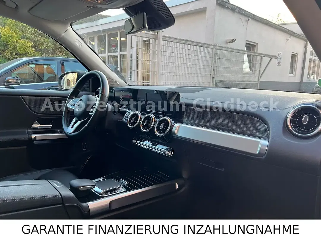 Mercedes-Benz GLB 200 - Thumbnail 10
