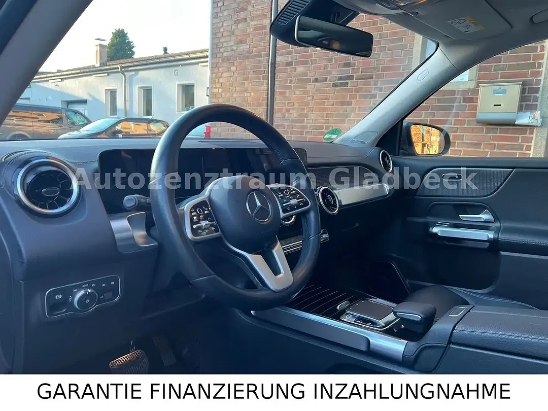 Mercedes-Benz GLB 200 - Thumbnail 13