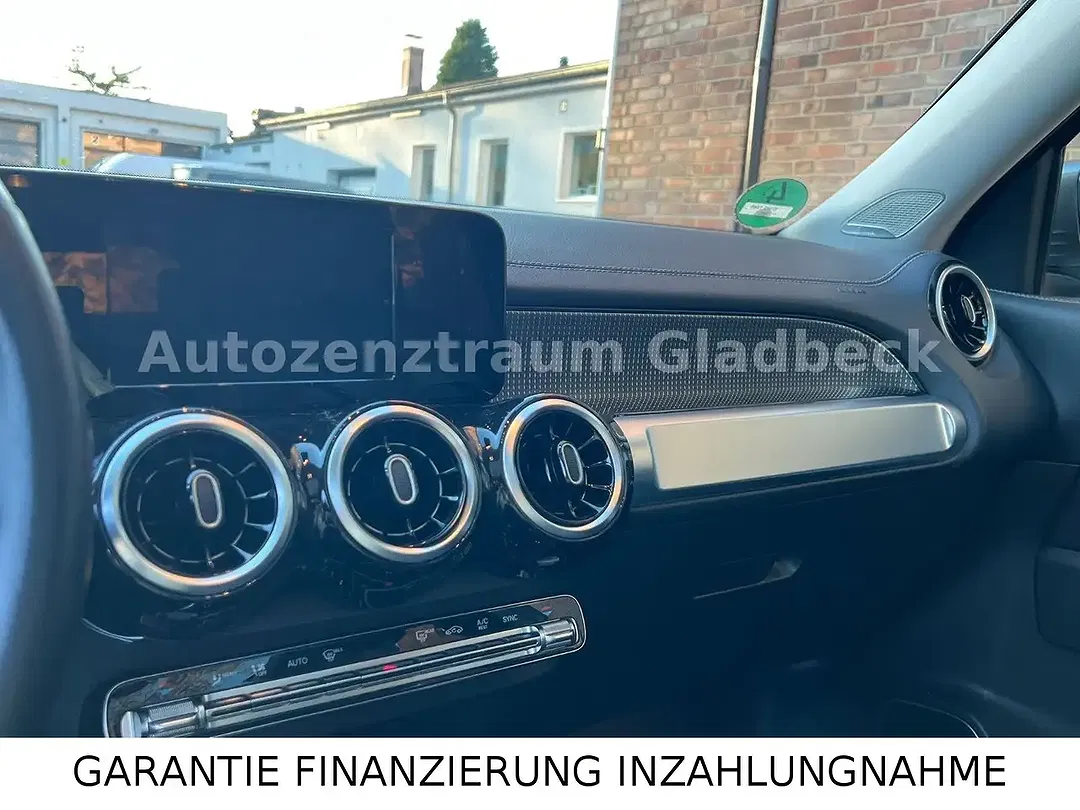 Mercedes-Benz GLB 200 - Thumbnail 15