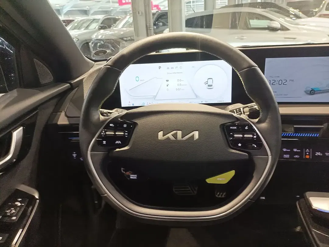 Kia EV6 - Thumbnail 10