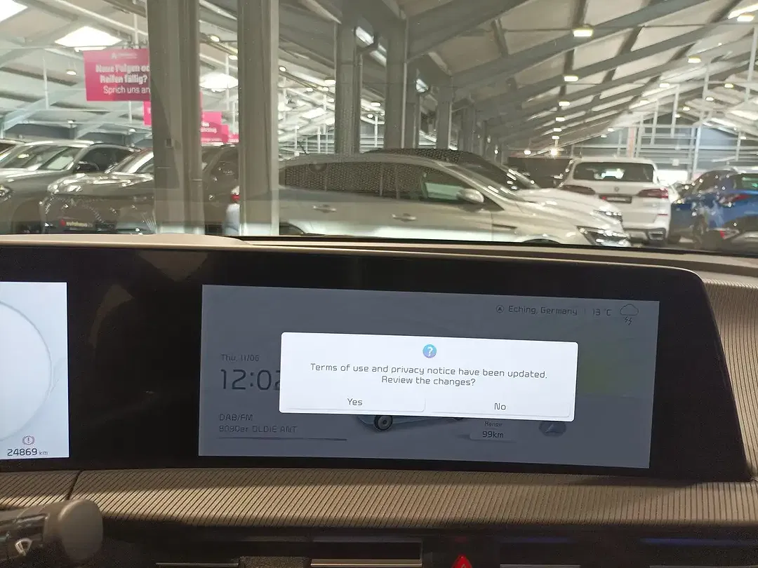 Kia EV6 - Thumbnail 11
