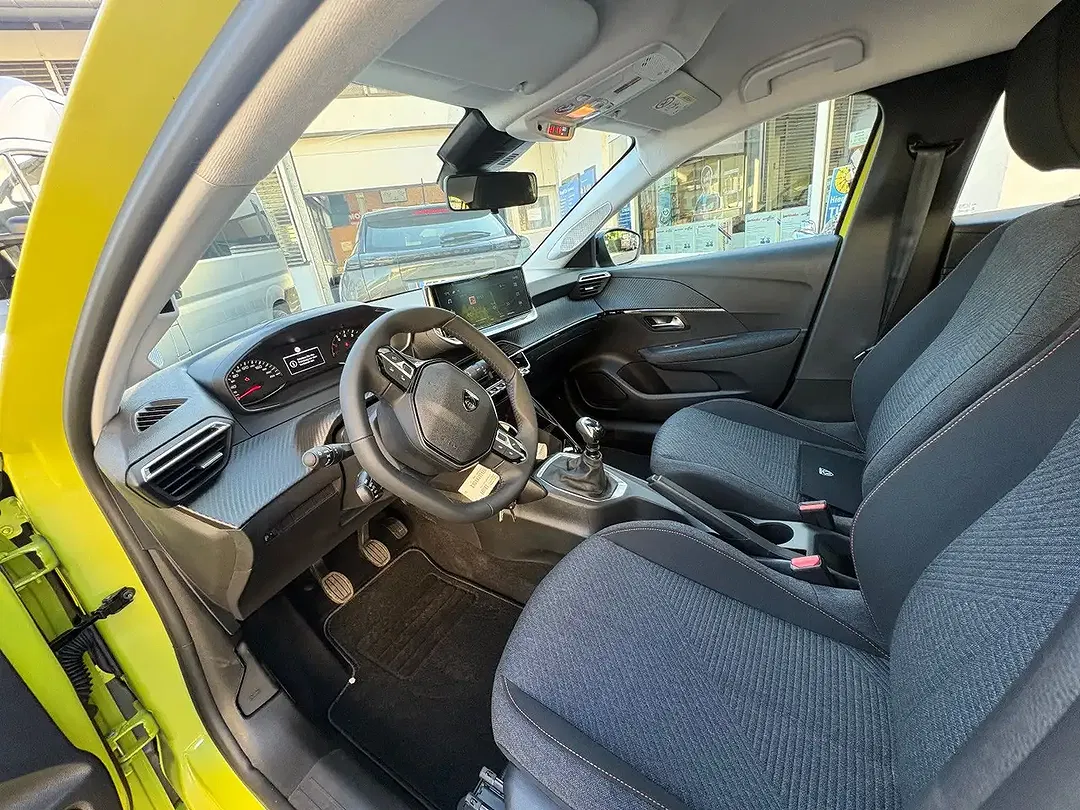 Peugeot 208 - Thumbnail 10