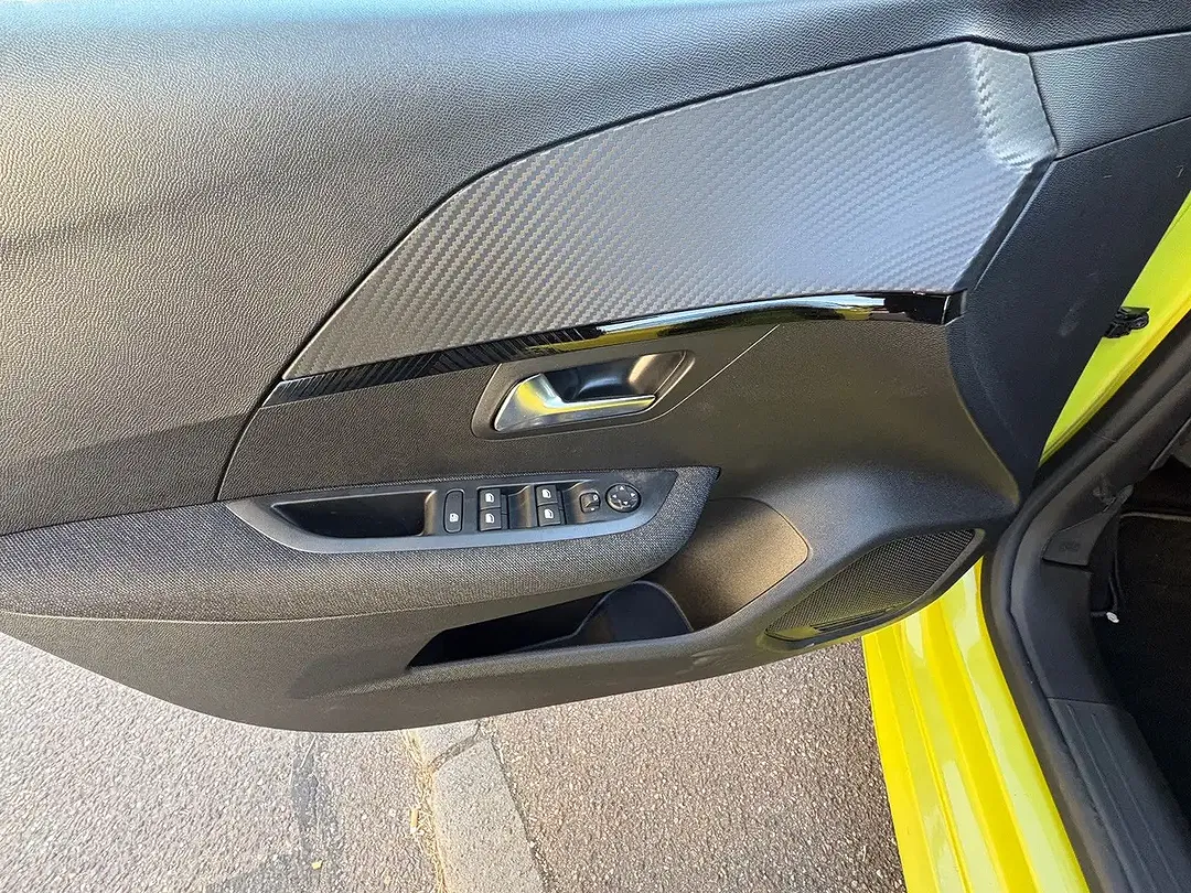 Peugeot 208 - Thumbnail 11