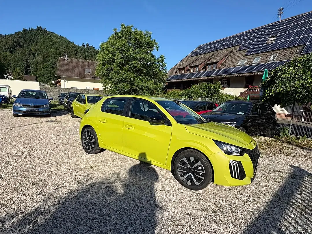 Peugeot 208 - Thumbnail 2