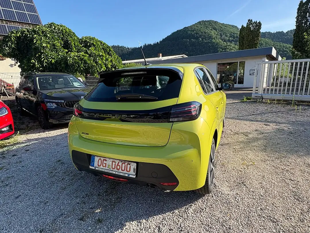 Peugeot 208 - Thumbnail 4