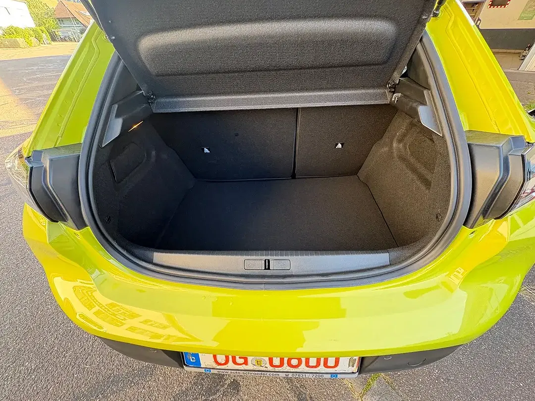 Peugeot 208 - Thumbnail 8