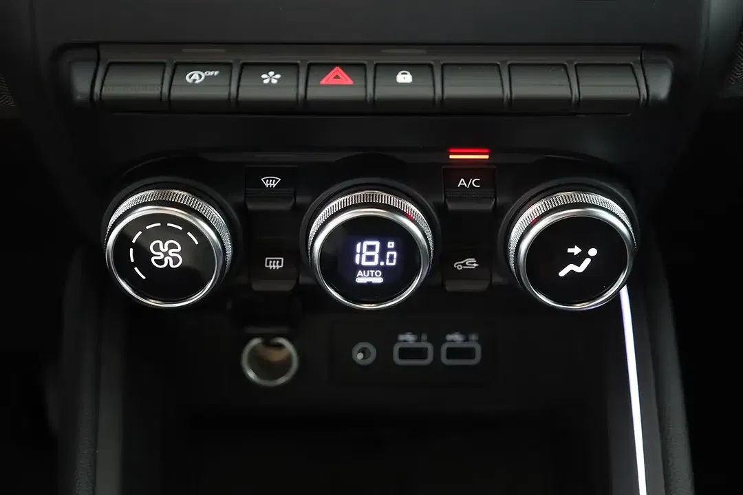 Renault Clio - Thumbnail 11