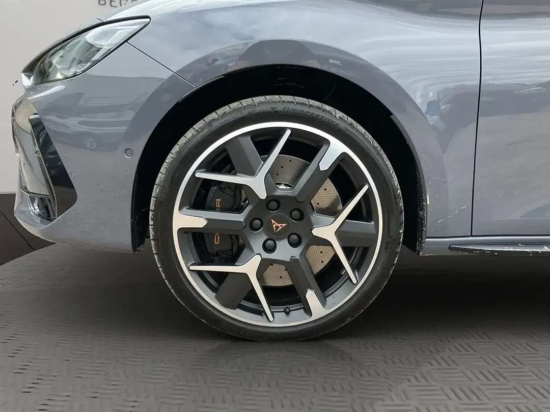 CUPRA Leon - Thumbnail 3