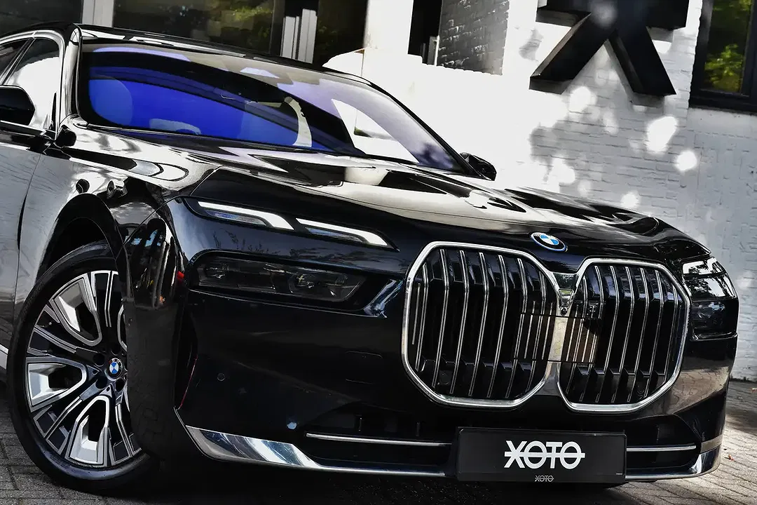 BMW 750 - Thumbnail 10