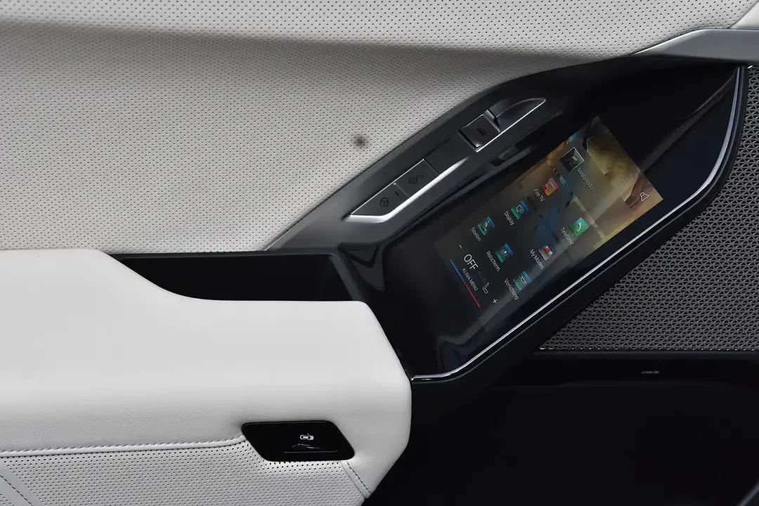 BMW 750 - Thumbnail 24