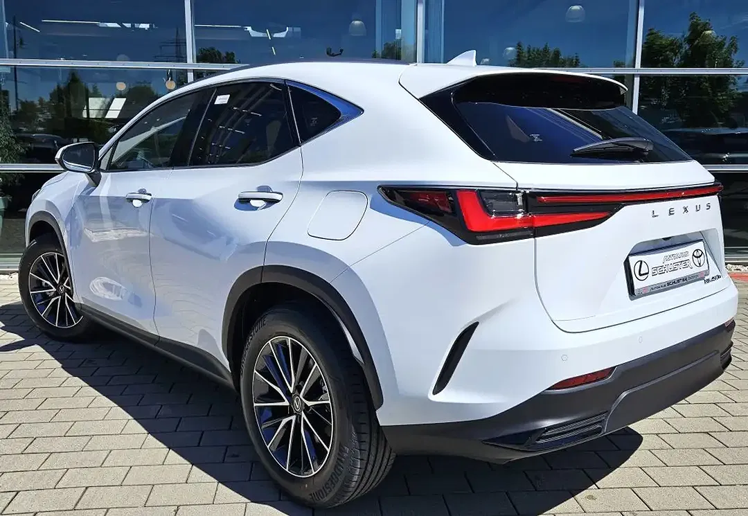 Lexus NX 450h+ - Thumbnail 3