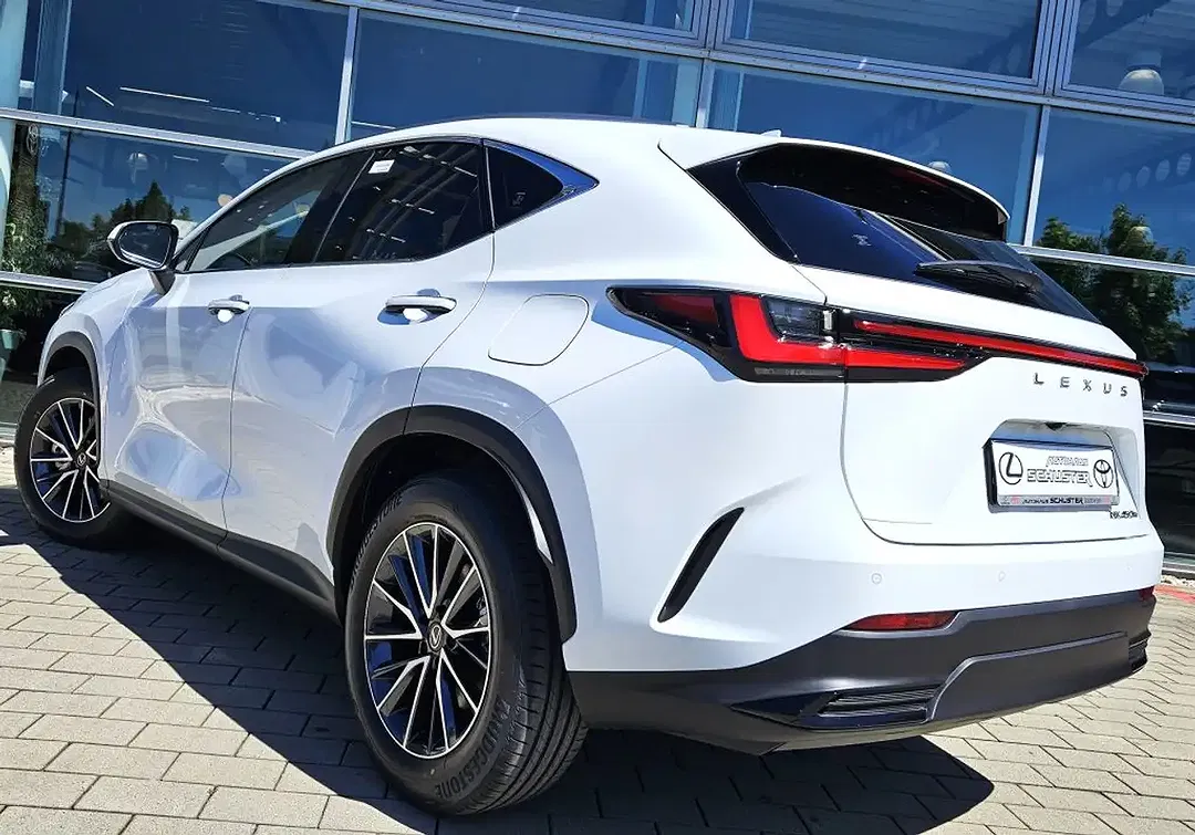 Lexus NX 450h+ - Thumbnail 4