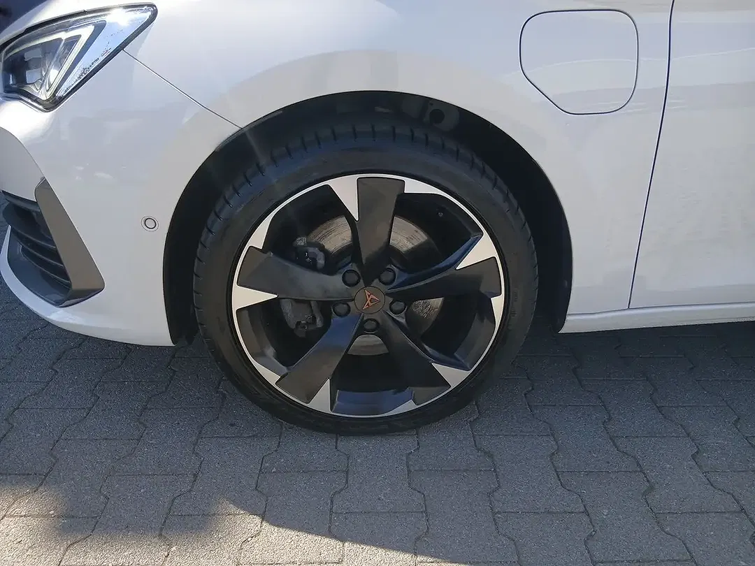 CUPRA Leon - Thumbnail 6