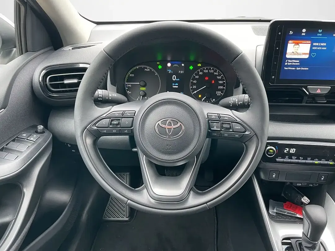 Toyota Yaris - Thumbnail 13