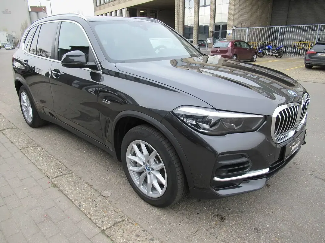 BMW X5 - Thumbnail 3