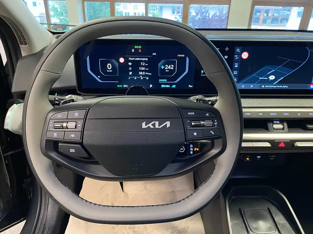 Kia EV4 - Thumbnail 13