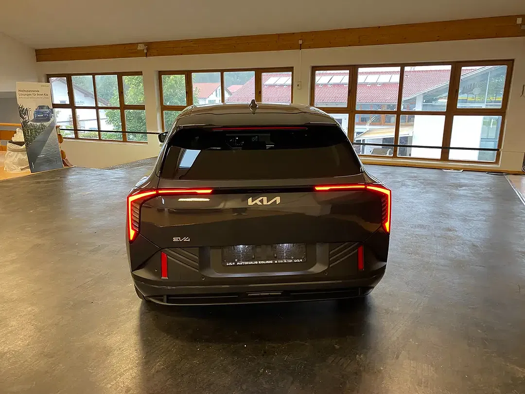 Kia EV4 - Thumbnail 4