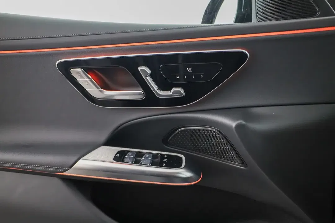 Mercedes-Benz E 220 - Thumbnail 12
