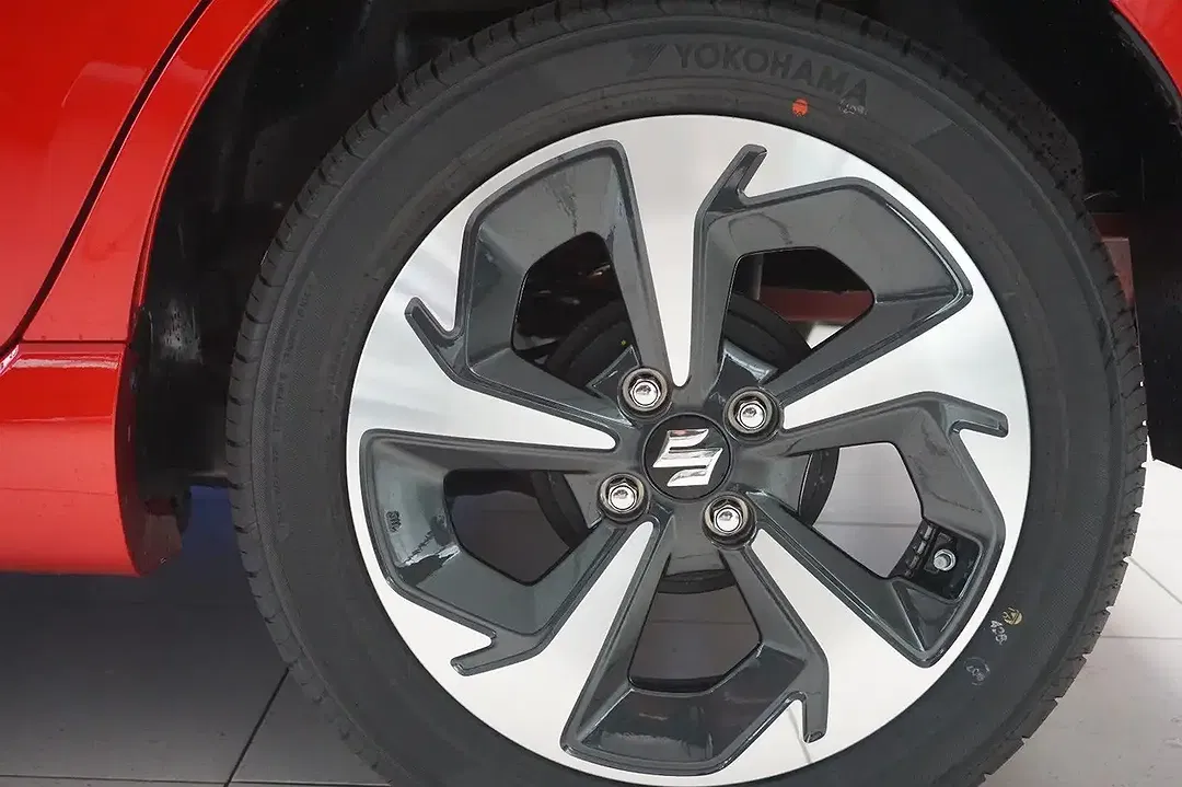 Suzuki Swift - Thumbnail 12