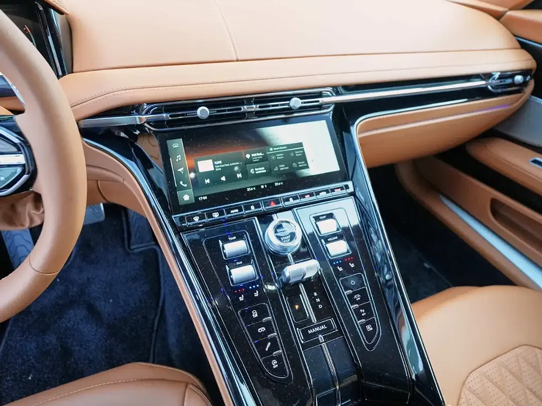 Aston Martin DB12 - Thumbnail 23