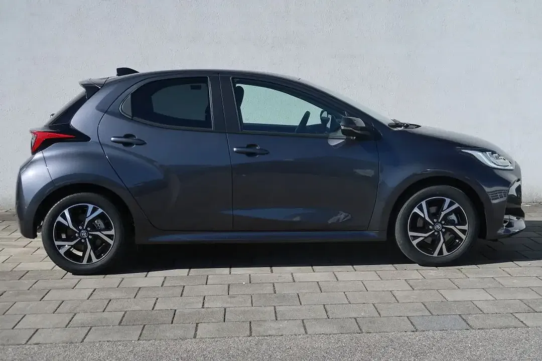 Toyota Yaris - Thumbnail 6