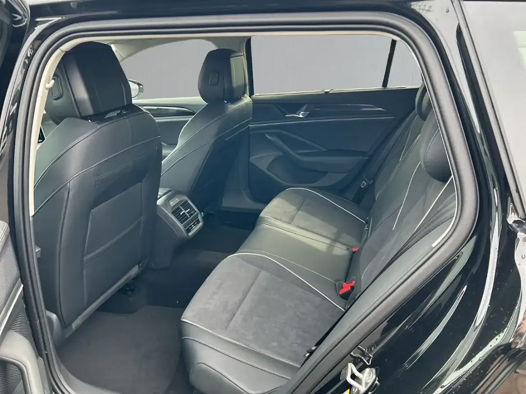 Volkswagen Passat Variant - Thumbnail 8