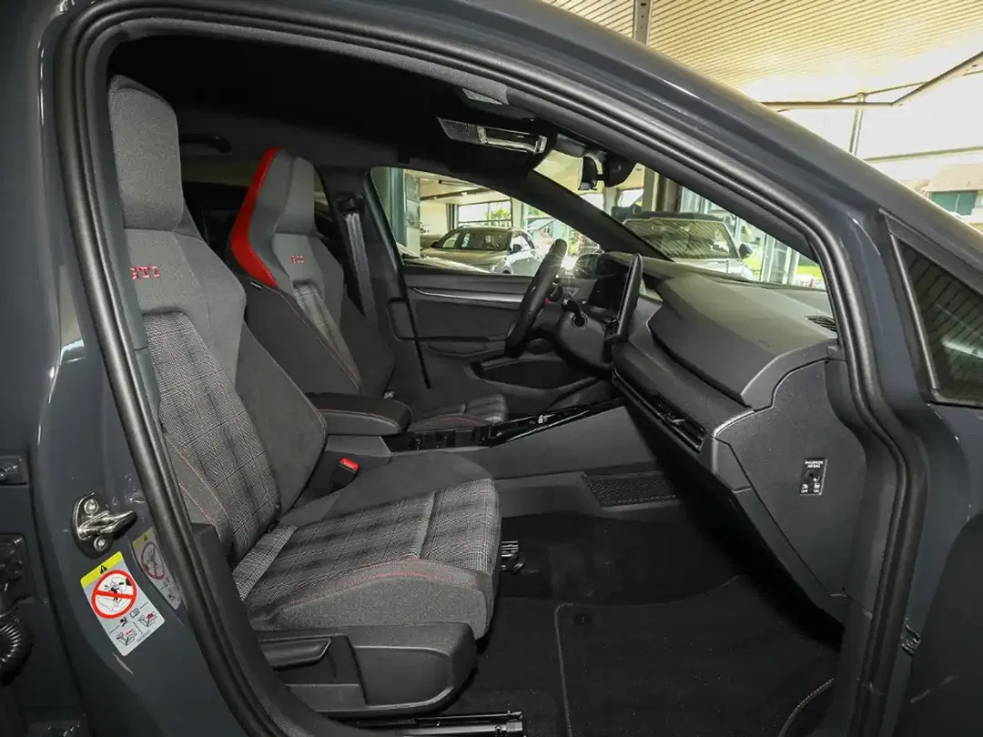 Volkswagen Golf GTI - Thumbnail 11