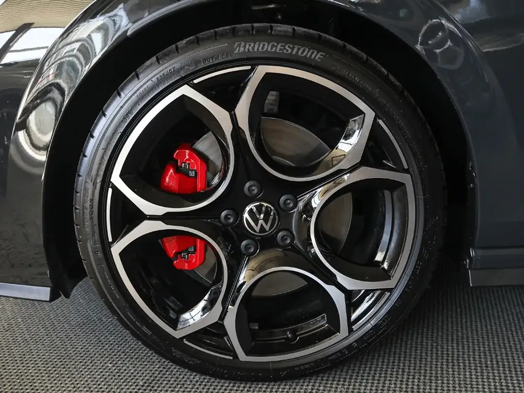 Volkswagen Golf GTI - Thumbnail 3