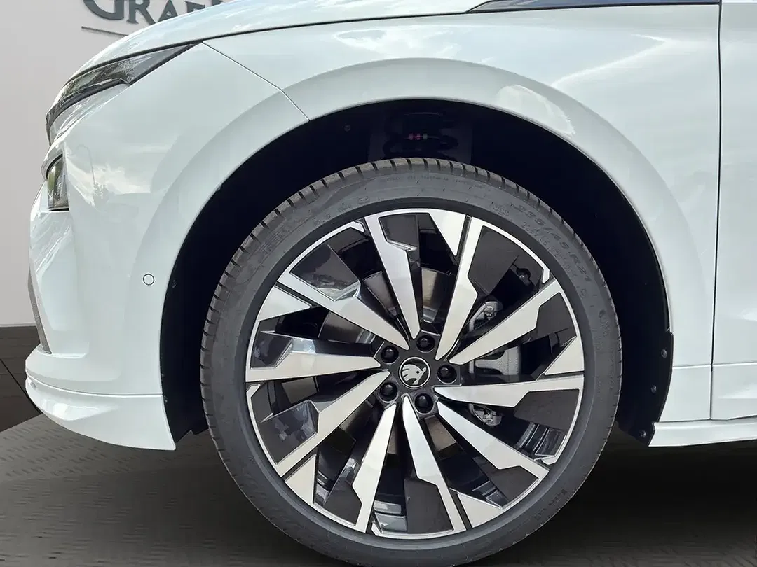 Skoda Enyaq - Thumbnail 3